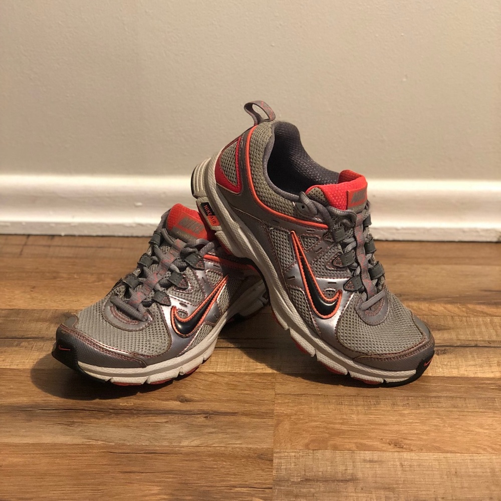 NIKE ALVORD SIZE 7 GRAY PINK NEON